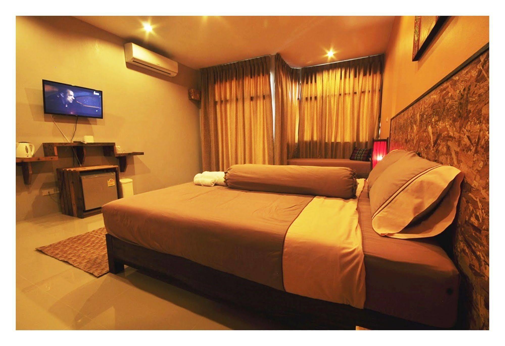 The Bedroom Nai Harn Beach Bagian luar foto