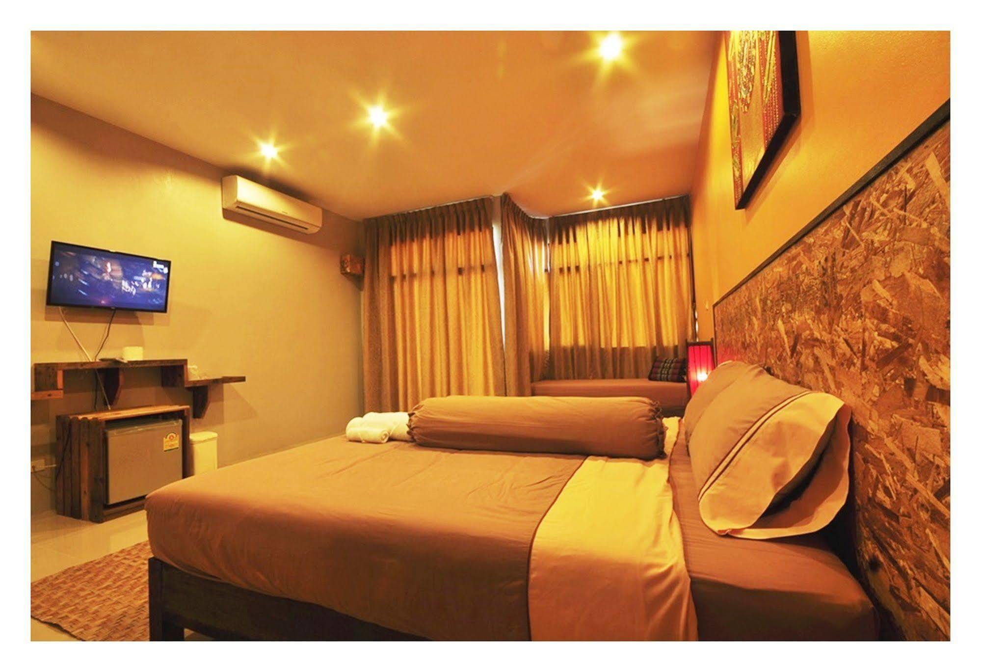 The Bedroom Nai Harn Beach Bagian luar foto