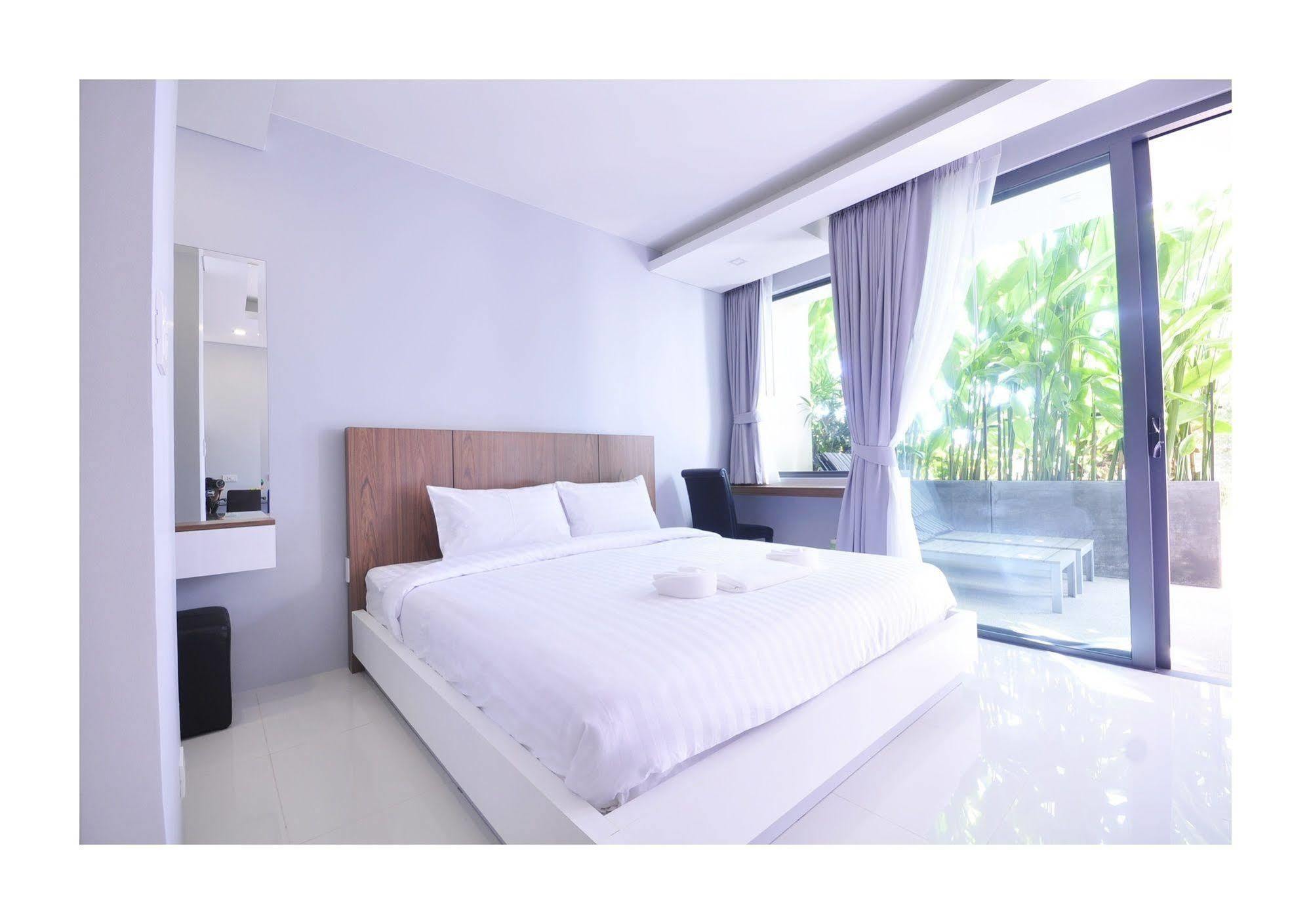 The Bedroom Nai Harn Beach Bagian luar foto